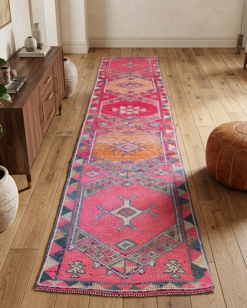 Oriental pattern on the Ruyasultan vintage runner rug – handmade in Anatolia, Turkey