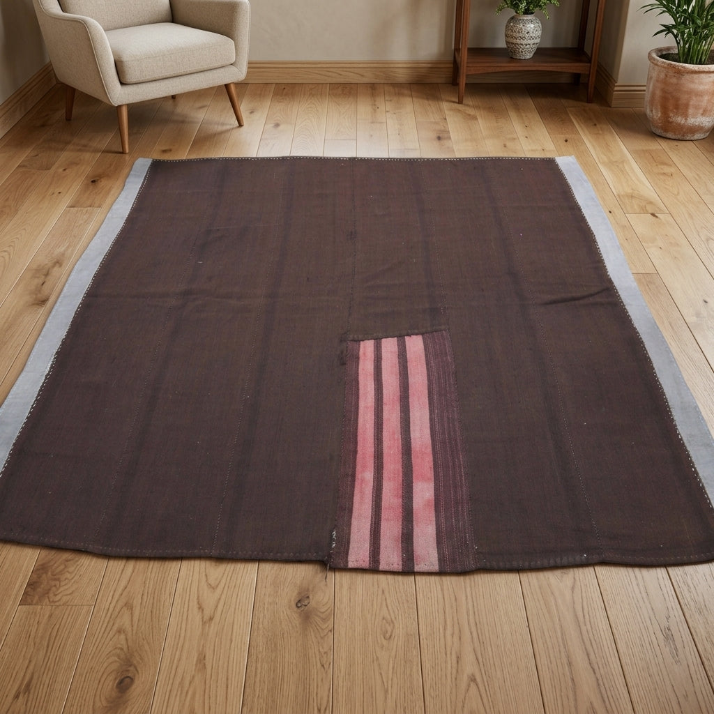Solid pattern on the Shahrbanu vintage kilim rug – handwoven flatweave in Anatolia, Turkey