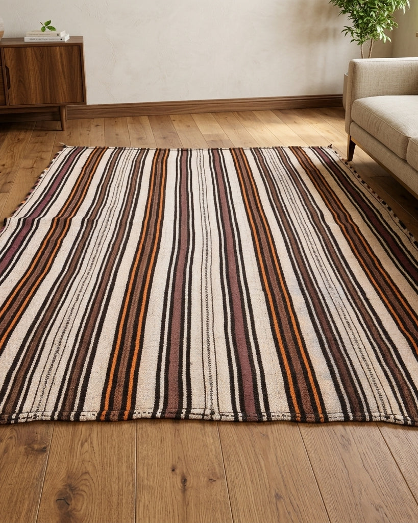 Striped pattern on the Berrakpare vintage kilim rug – handwoven flatweave in Anatolia, Turkey