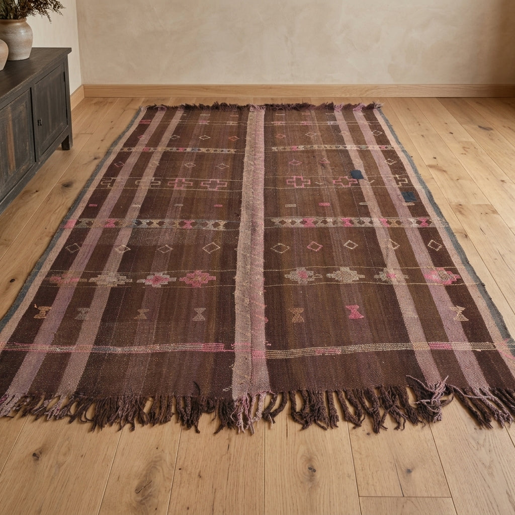 Striped pattern on the Serefsima vintage kilim rug – handwoven flatweave in Anatolia, Turkey