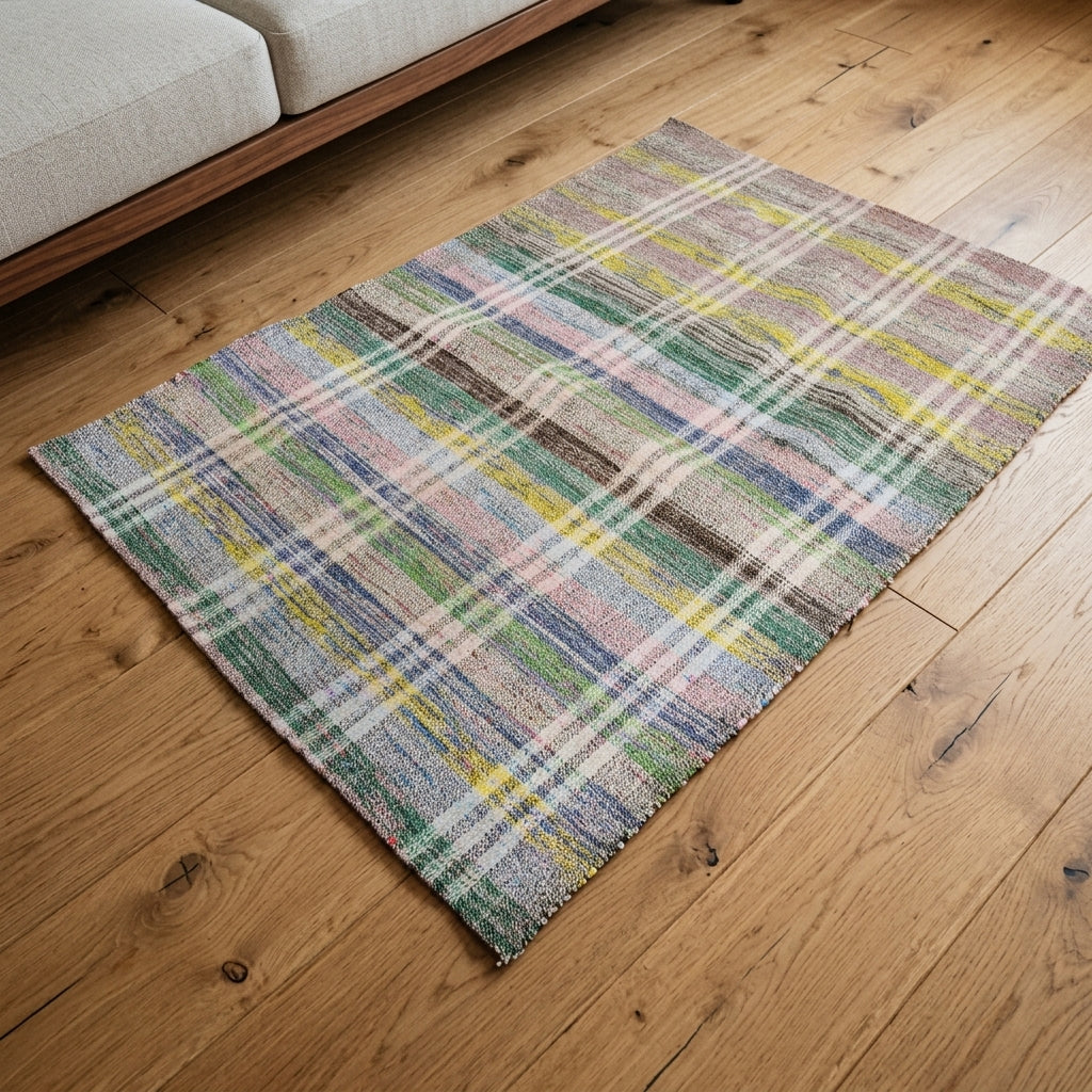 Checkered pattern on the Zulalcihan vintage kilim rug – handwoven flatweave in Anatolia, Turkey