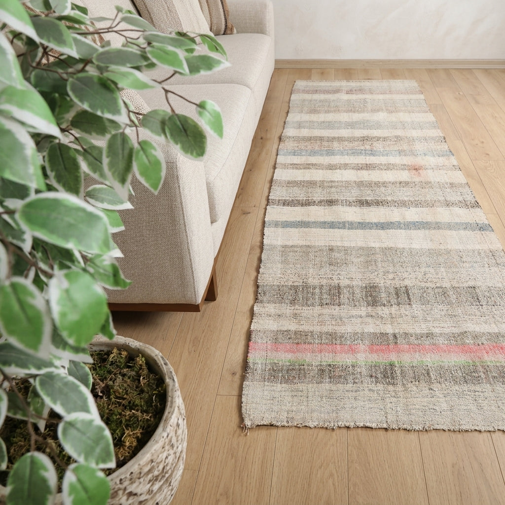 Striped pattern on the Nedimruh vintage kilim runner rug – handwoven flatweave in Anatolia, Turkey