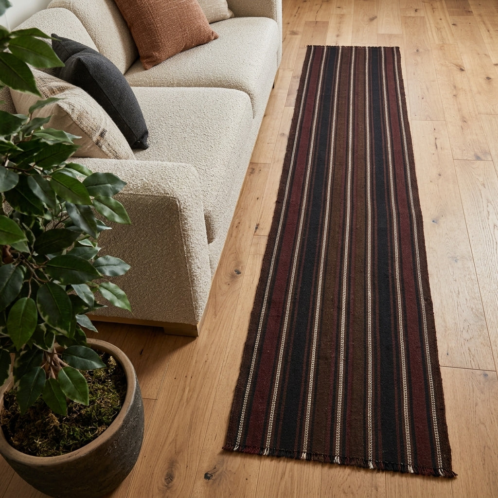 Striped pattern on the Nedimpare vintage kilim runner rug – handwoven flatweave in Anatolia, Turkey