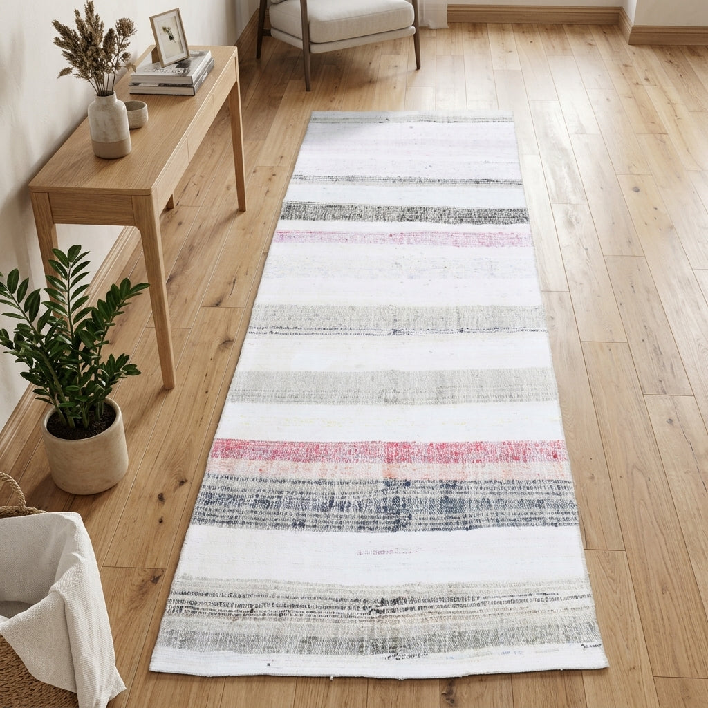 Striped pattern on the Muallagul vintage kilim runner rug – handwoven flatweave in Anatolia, Turkey