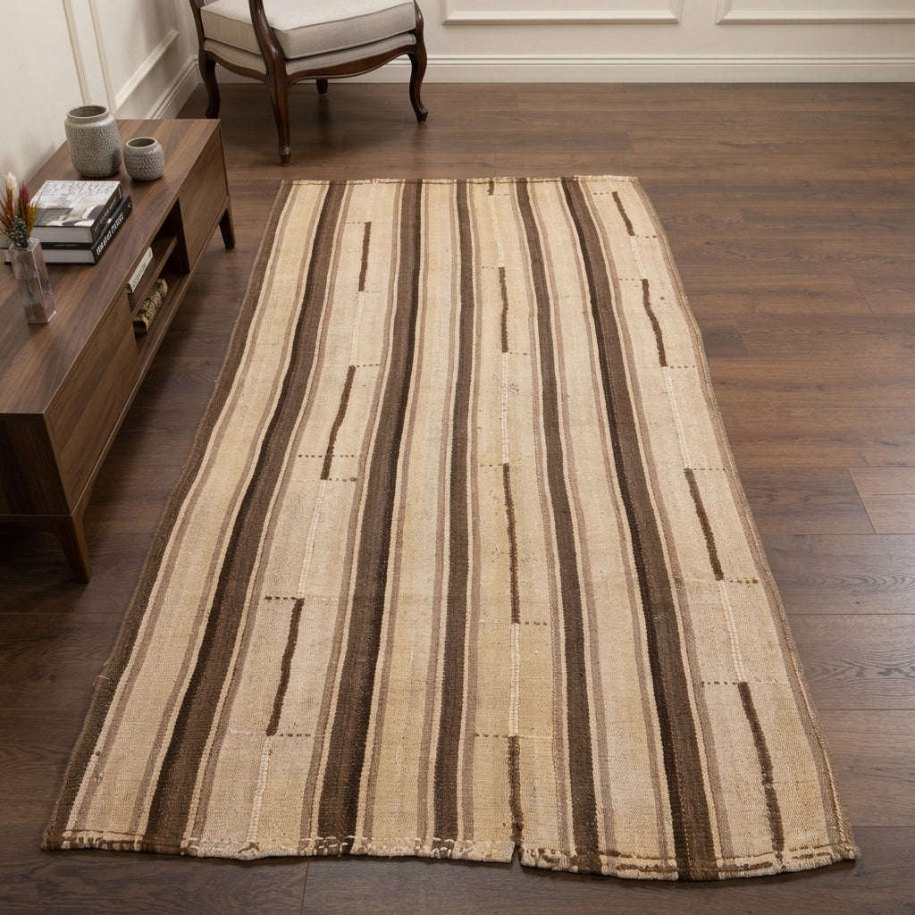 Ikat pattern on the Zerrinbike vintage kilim rug – handwoven flatweave in Anatolia, Turkey