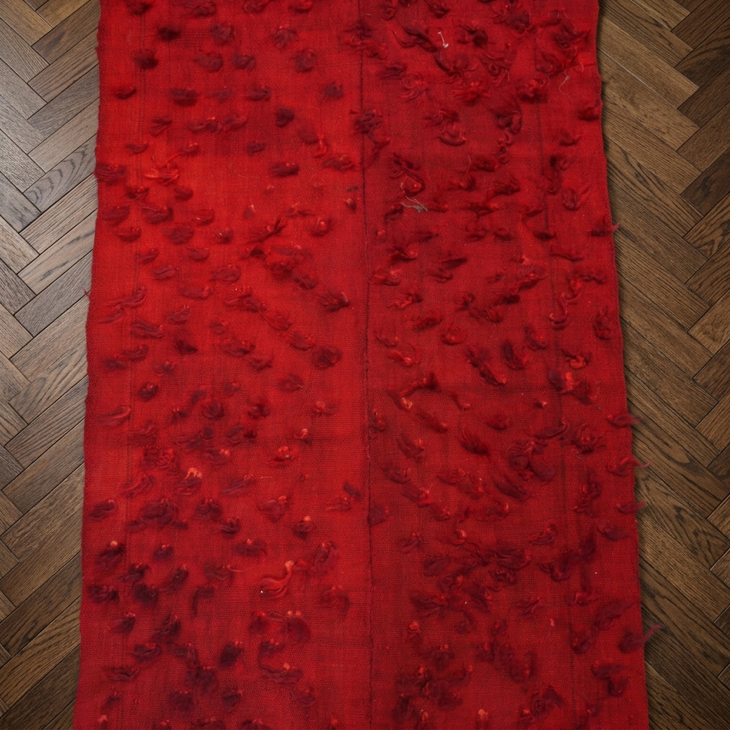 Floral pattern on the Melissope vintage kilim runner rug – handwoven flatweave in Anatolia, Turkey