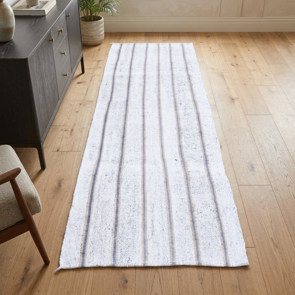 Striped pattern on the Letoon vintage kilim runner rug – handwoven flatweave in Anatolia, Turkey