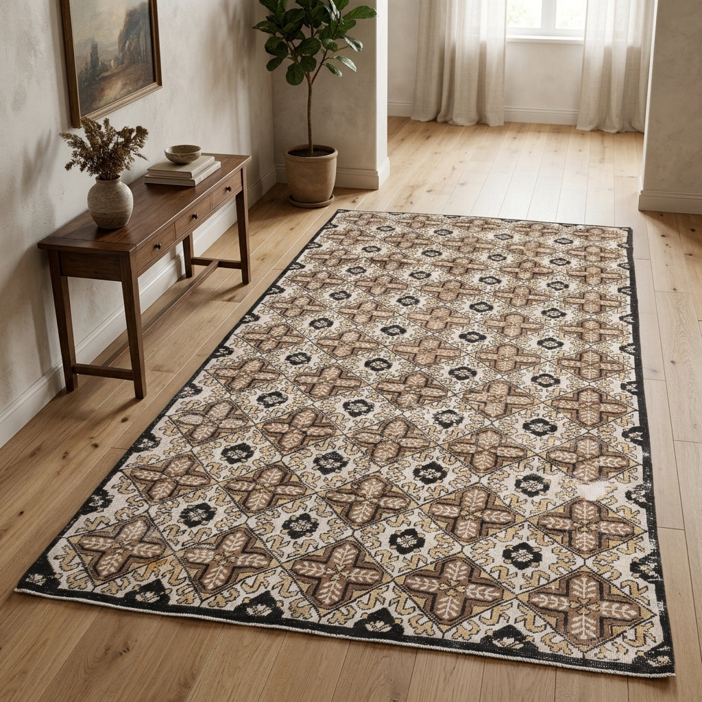 Ikat pattern on the Rhodanthe vintage area rug – handmade in Anatolia, Turkey