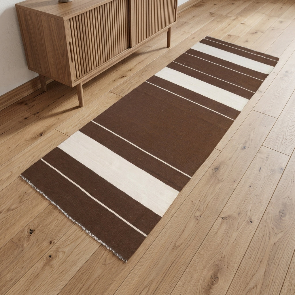 Pattern on the Kalliphone vintage kilim runner rug – handwoven flatweave in Anatolia, Turkey