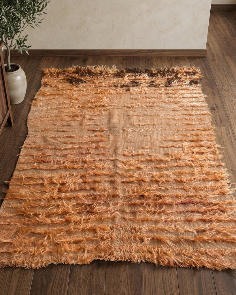 Ikat pattern on the Yasmin vintage kilim rug – handwoven flatweave in Anatolia, Turkey