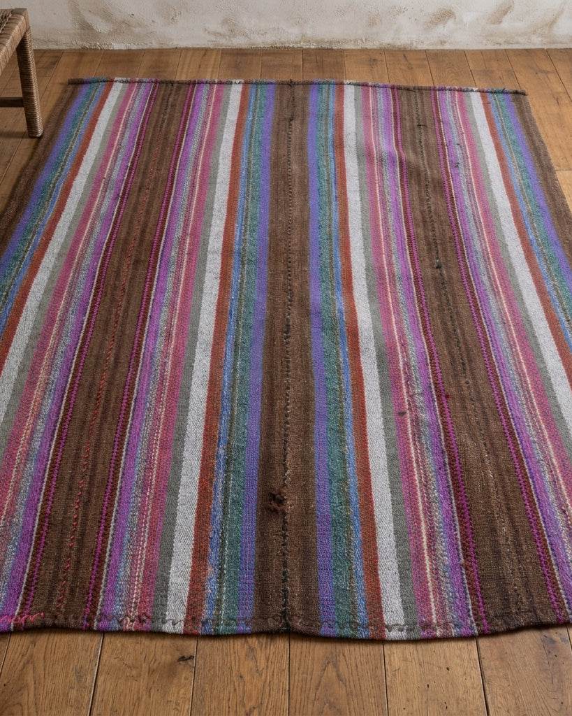 Striped pattern on the Vefasultan vintage kilim rug – handwoven flatweave in Anatolia, Turkey