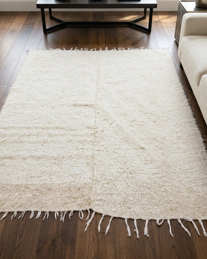Ikat pattern on the Timoboule vintage kilim rug – handwoven flatweave in Anatolia, Turkey