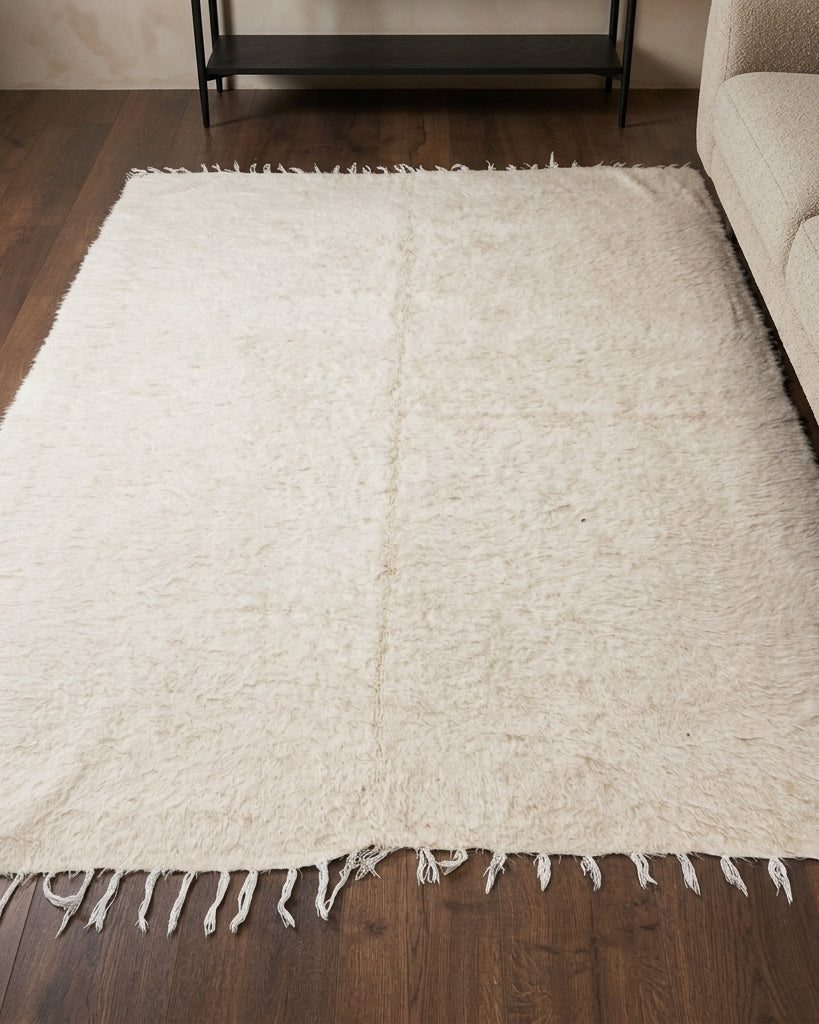 Solid pattern on the Thalassopheme vintage kilim rug – handwoven flatweave in Anatolia, Turkey