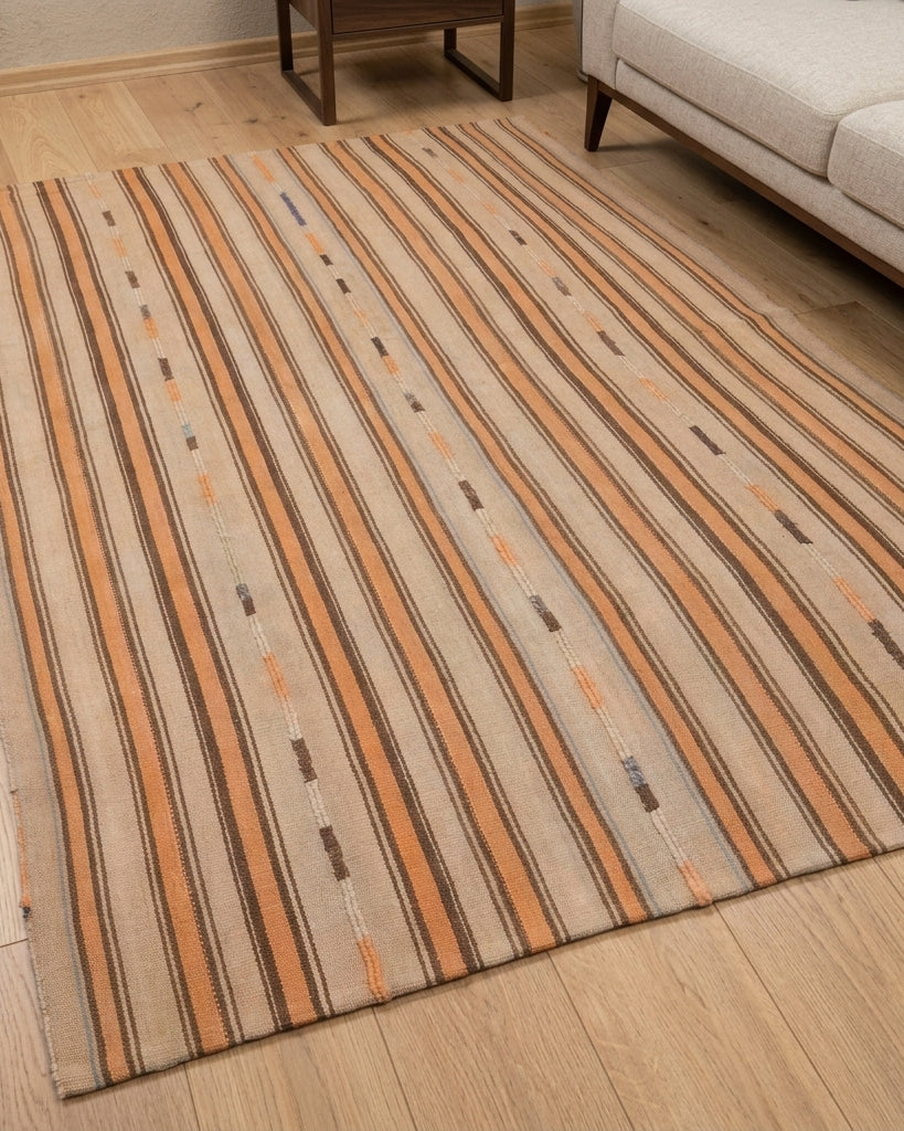 Striped pattern on the Terpsaura vintage kilim rug – handwoven flatweave in Anatolia, Turkey
