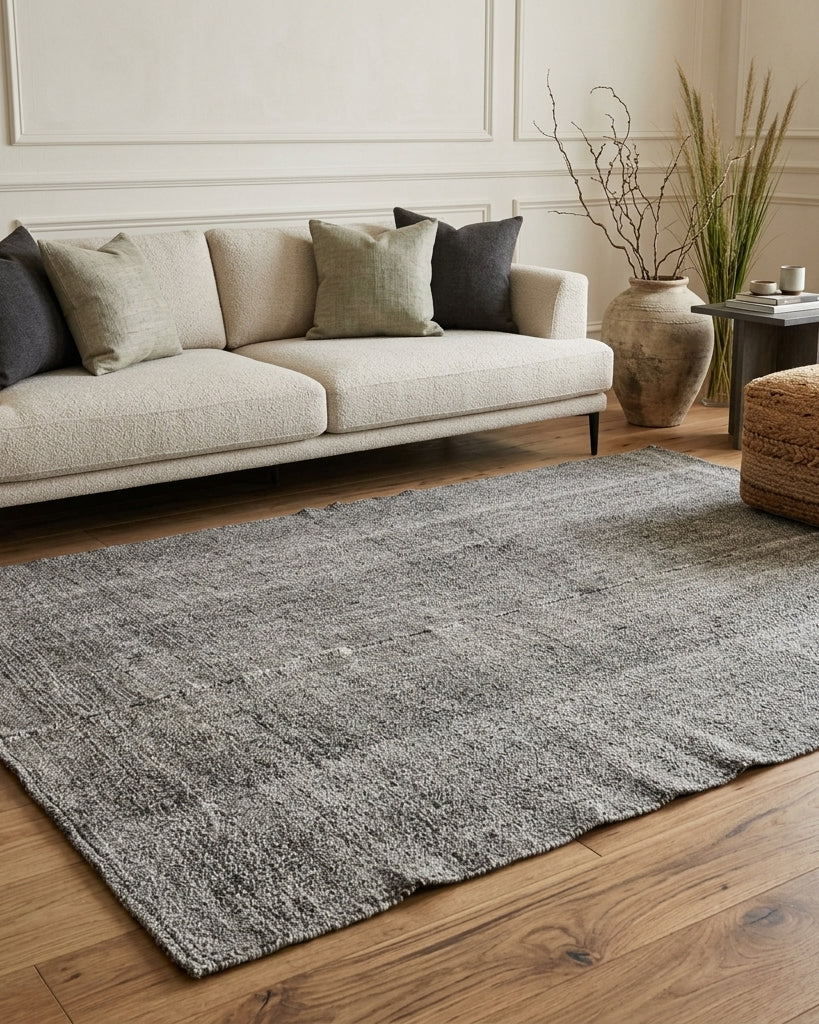 Solid pattern on the Sedanurtac vintage kilim rug – handwoven flatweave in Anatolia, Turkey