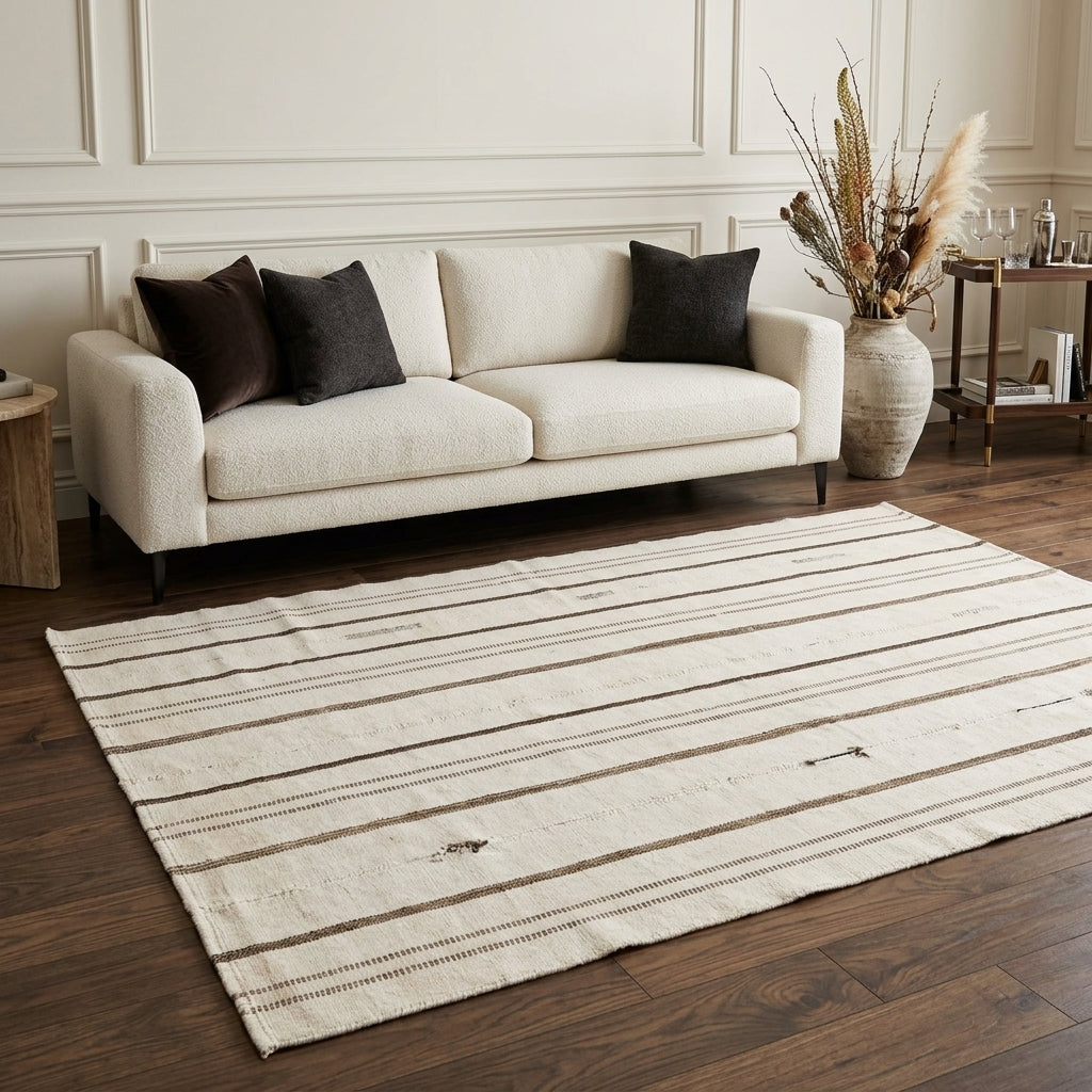 Striped pattern on the Stenanthe vintage kilim rug – handwoven flatweave in Anatolia, Turkey