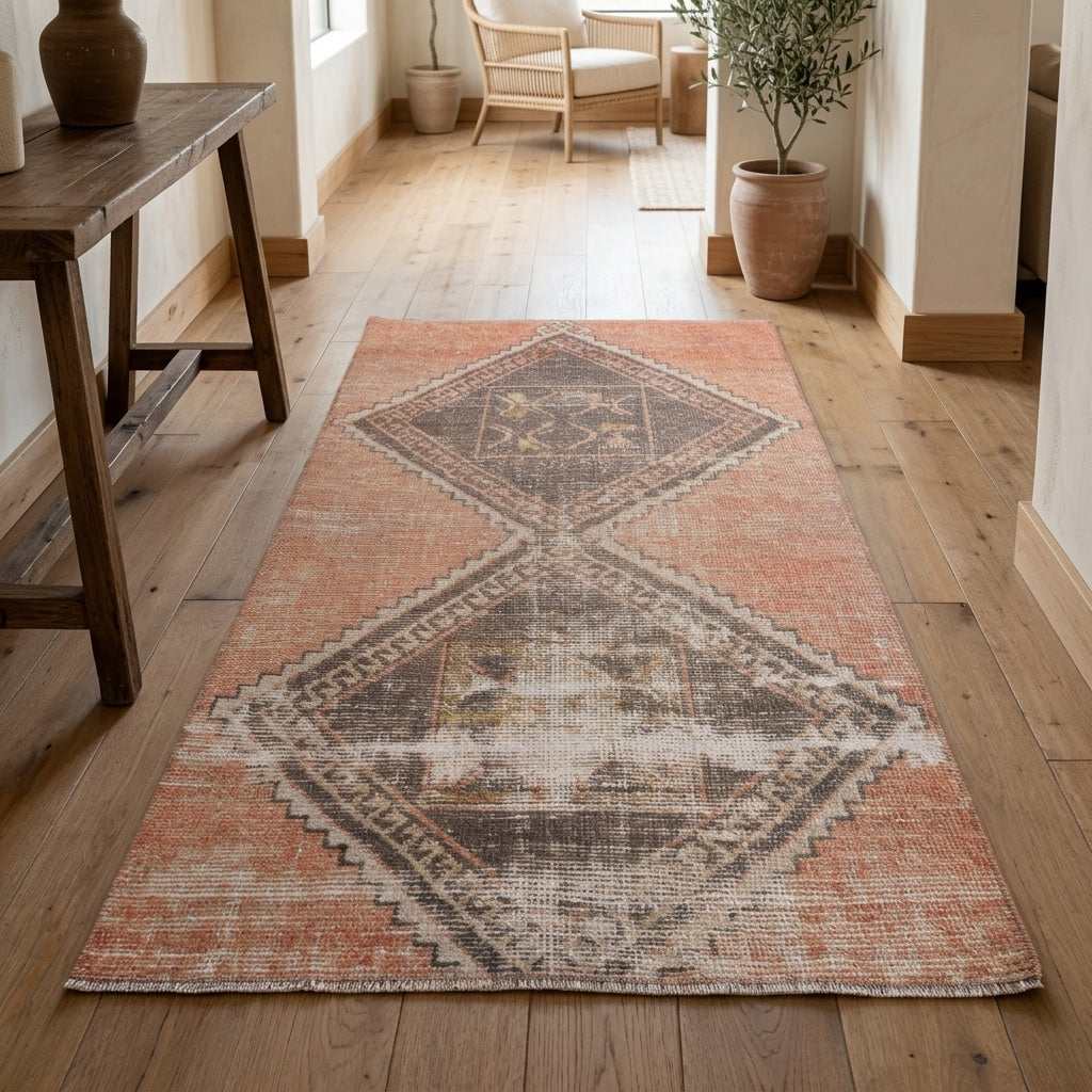 Geometric pattern on the Nihansad vintage area rug – handmade in Anatolia, Turkey