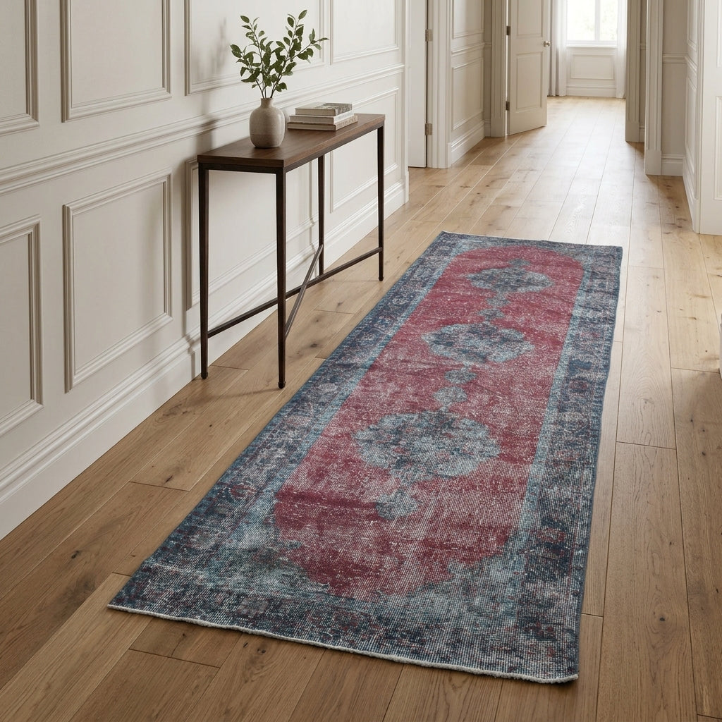 Oriental pattern on the Melistac vintage runner rug – handmade in Anatolia, Turkey