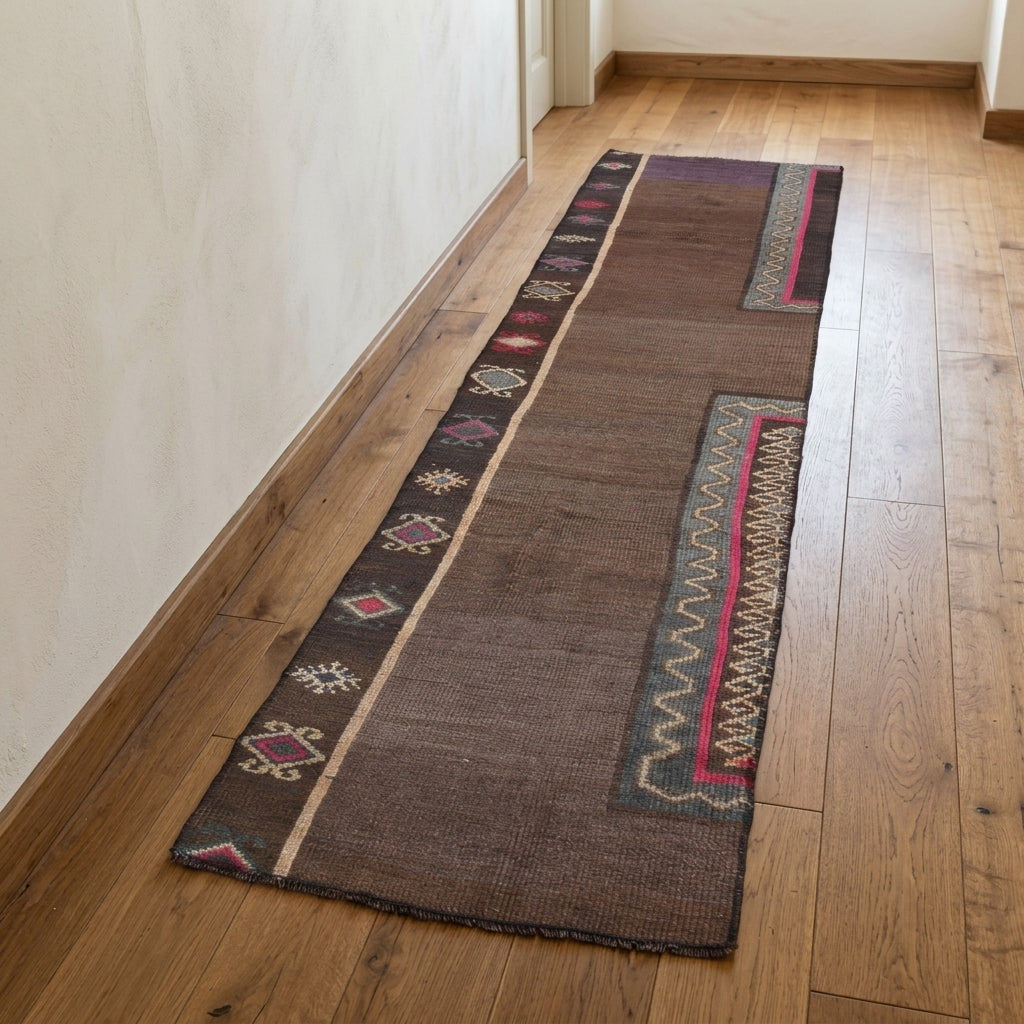 Ikat pattern on the Lysiphile vintage kilim runner rug – handwoven flatweave in Anatolia, Turkey
