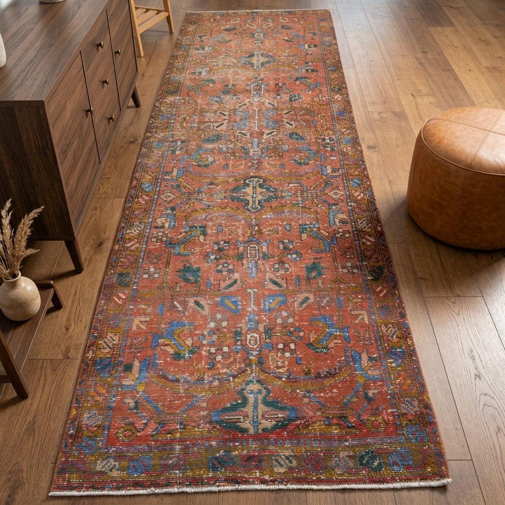 Floral pattern on the Lysianassa vintage runner rug – handmade in the Persian region