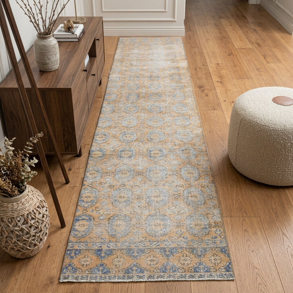 Floral pattern on the Philomelpe vintage runner rug – handmade in Anatolia, Turkey