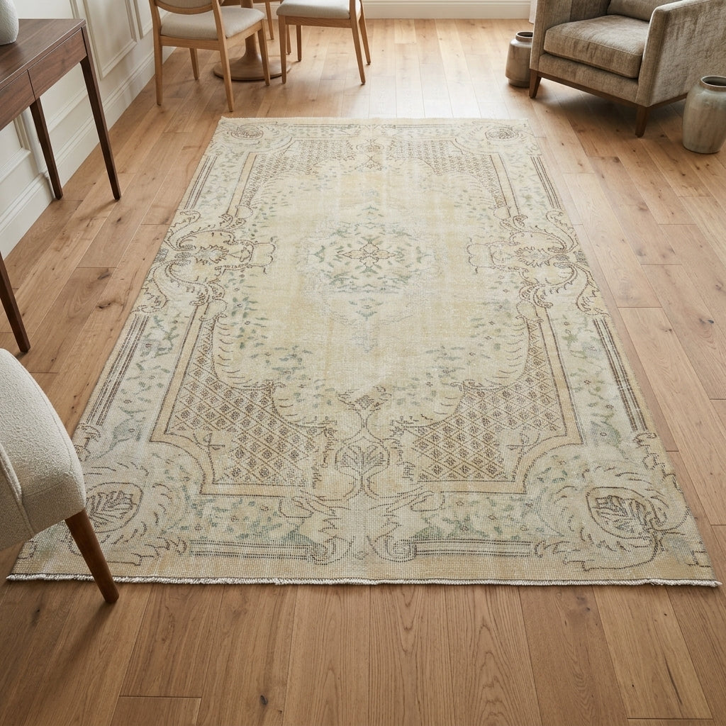 Oriental pattern on the Irmaksel antique washed vintage area rug – handmade in Anatolia, Turkey