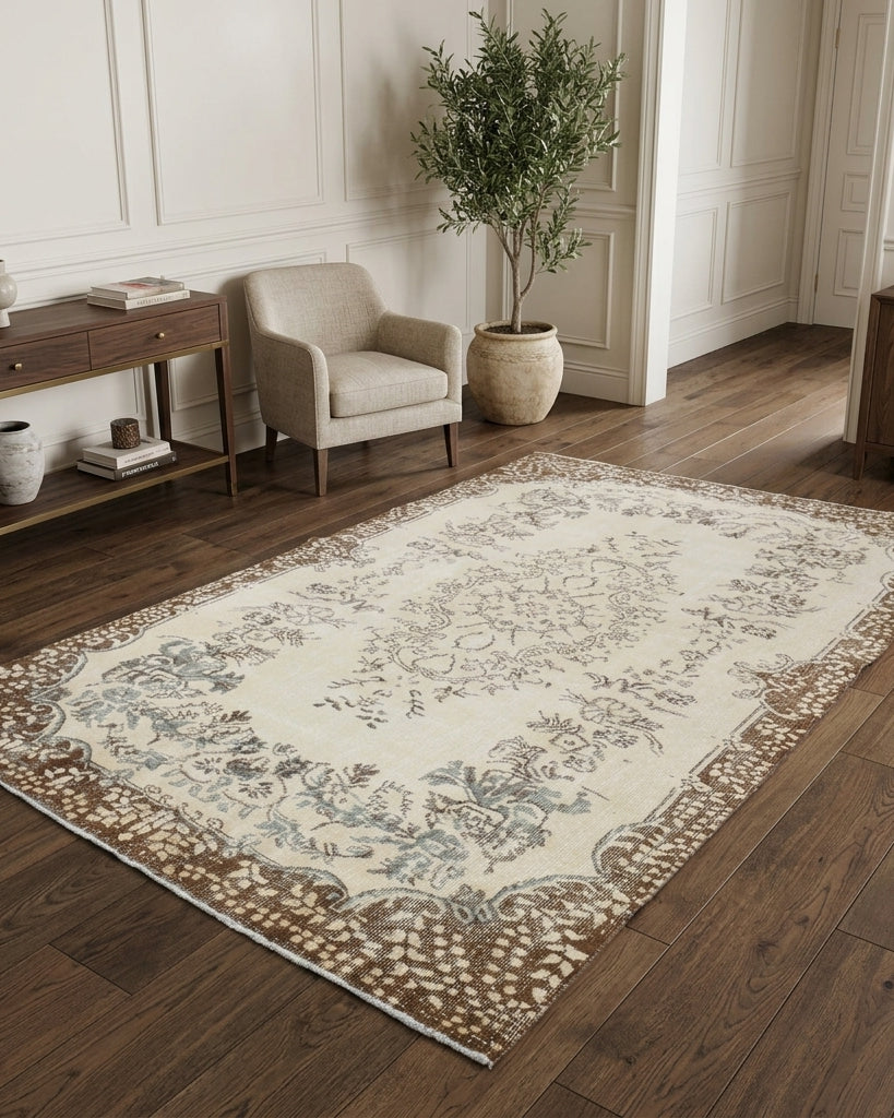 Oriental pattern on the Kirazdeniz vintage area rug – handmade in Anatolia, Turkey