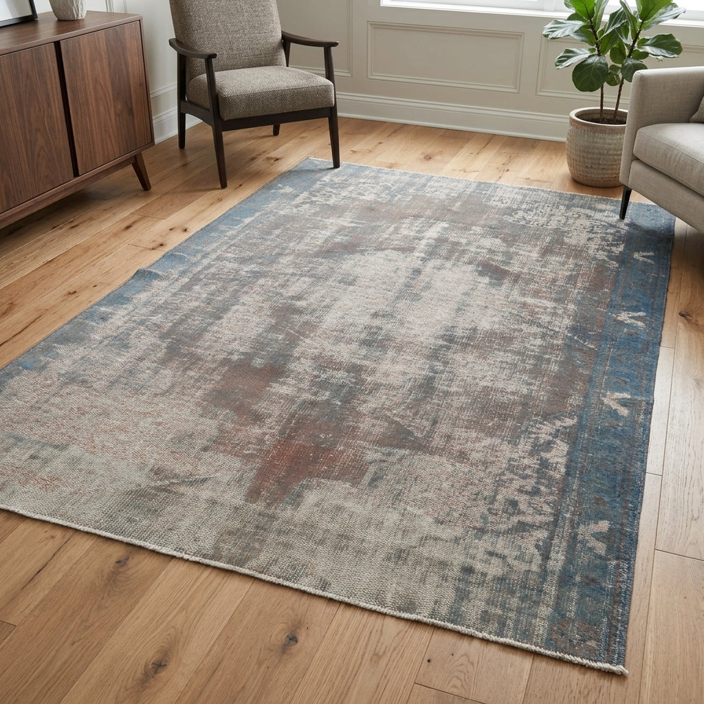 Oriental pattern on the Philotima distressed vintage area rug – handmade in Anatolia, Turkey