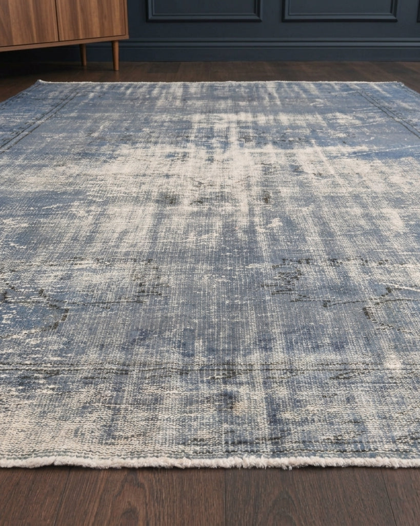 Solid pattern on the Mercan distressed vintage area rug – handmade in Anatolia, Turkey
