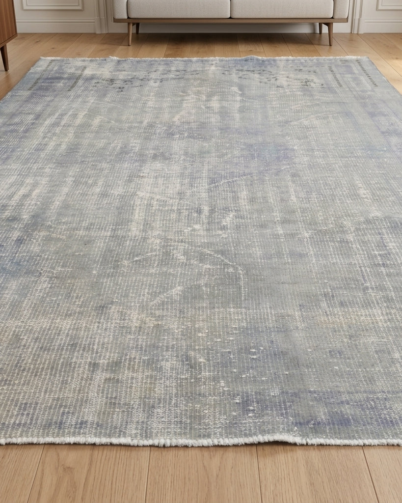 Oriental pattern on the Myrtokleia distressed vintage area rug – handmade in Anatolia, Turkey