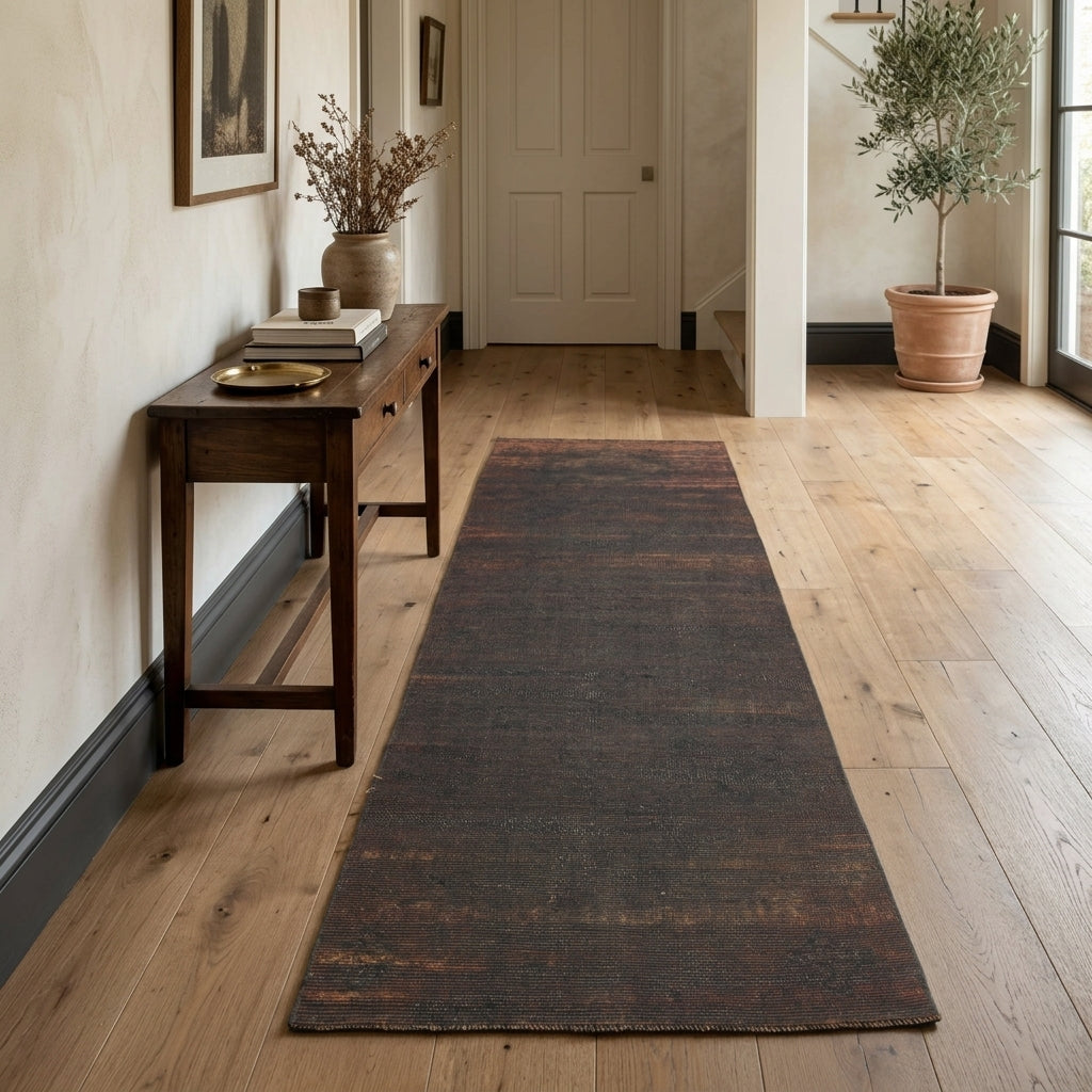 Solid pattern on the Zeynepkusa vintage runner rug – handmade in Anatolia, Turkey