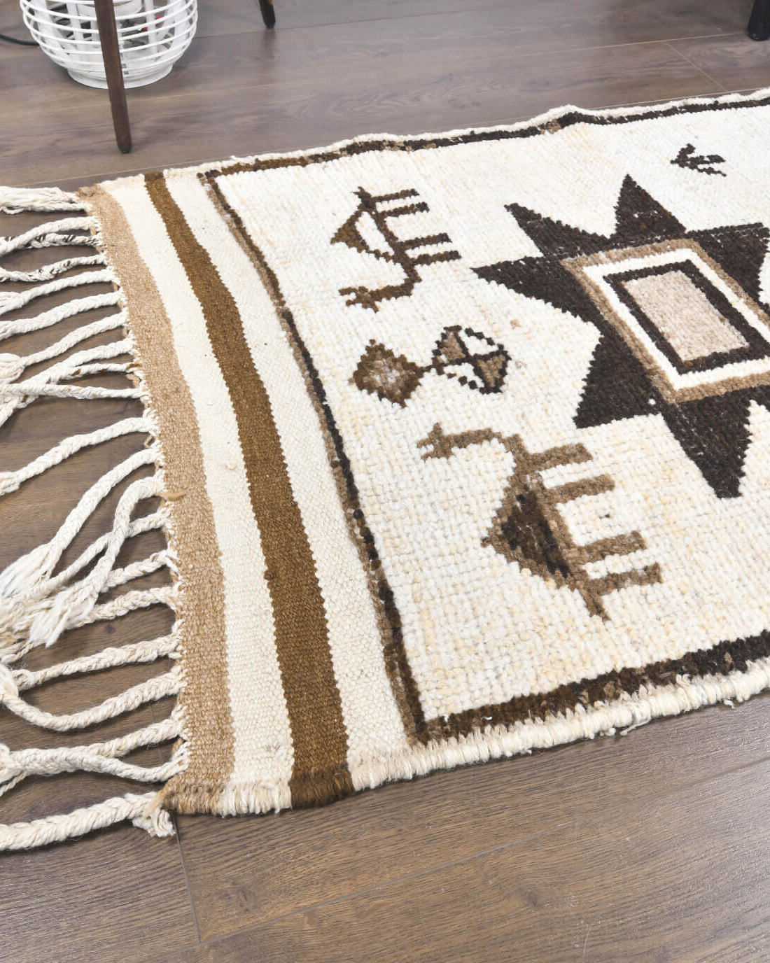 Authentic Anatolian vintage runner rug (1970s) with tribal design – one-of-a-kind at Fame Rugs
