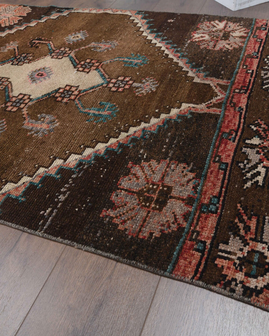Authentic Anatolian vintage runner rug (1970s) with oriental design – one-of-a-kind at Fame Rugs