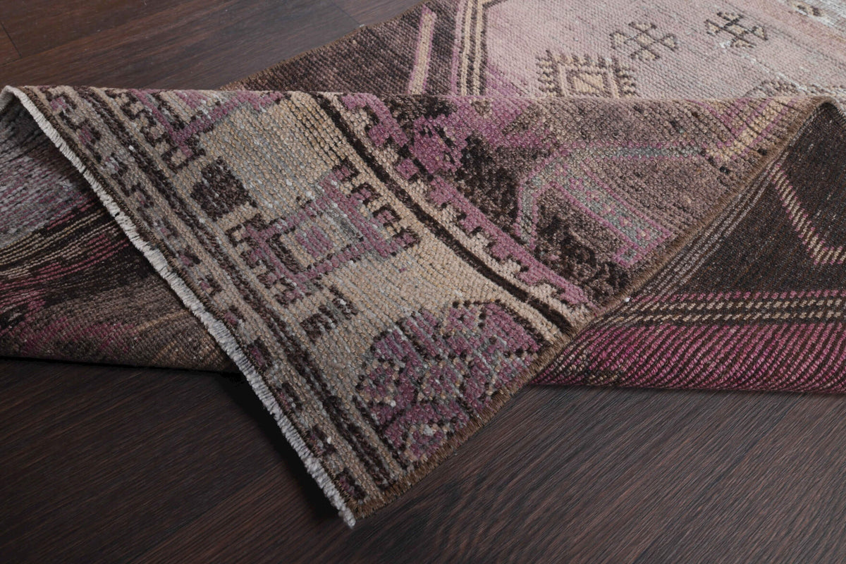 Authentic Anatolian vintage runner rug (1970s) with oriental design – one-of-a-kind at Fame Rugs