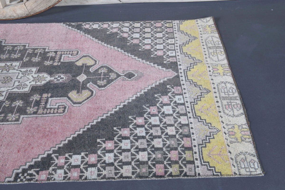 Siderorhoe rug: 1970s handmade Anatolian rug with oriental motifs and cotton backing