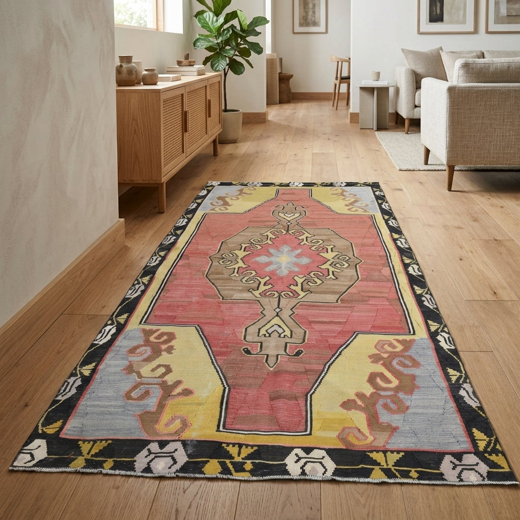 Oriental pattern on the Alevnihal vintage kilim rug – handwoven flatweave in Anatolia, Turkey
