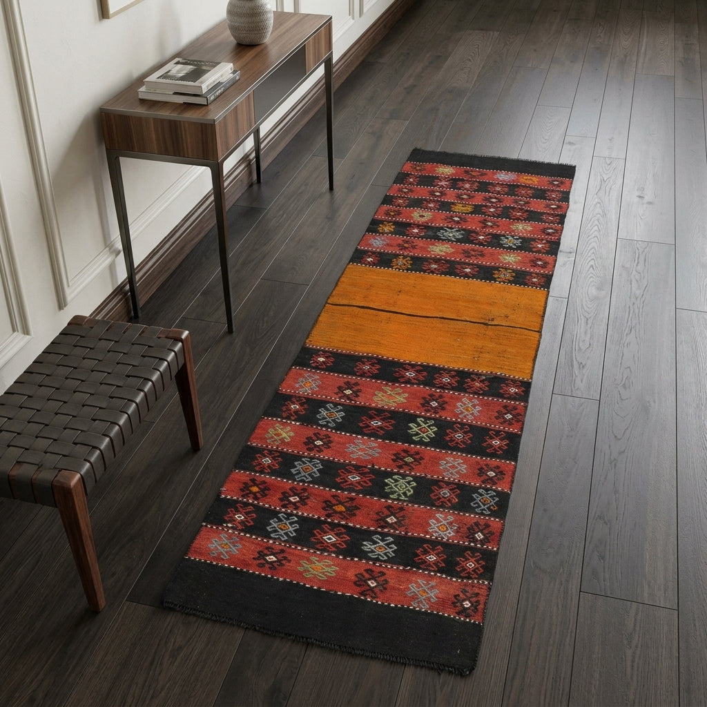 Oriental pattern on the Reside vintage kilim runner rug – handwoven flatweave in Anatolia, Turkey