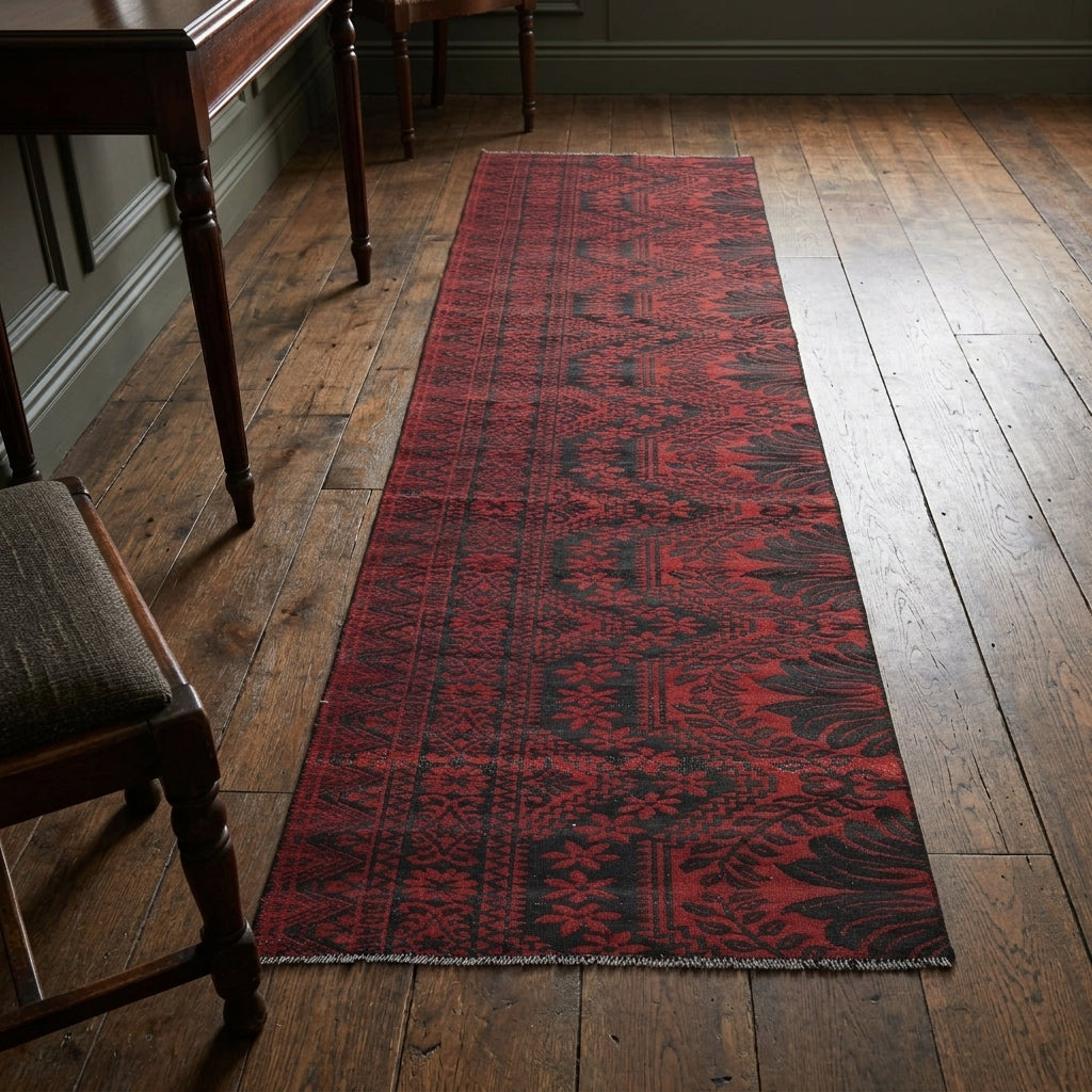 Oriental pattern on the Pyrronesia vintage kilim runner rug – handwoven flatweave in Anatolia, Turkey