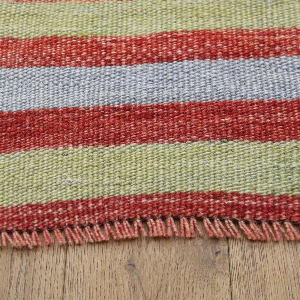 Striped pattern on the Zumrutbike vintage kilim runner rug – handwoven flatweave in Anatolia, Turkey