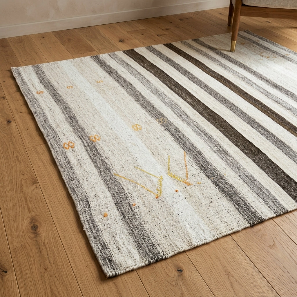 Striped pattern on the Seherisik vintage kilim rug – handwoven flatweave in Anatolia, Turkey