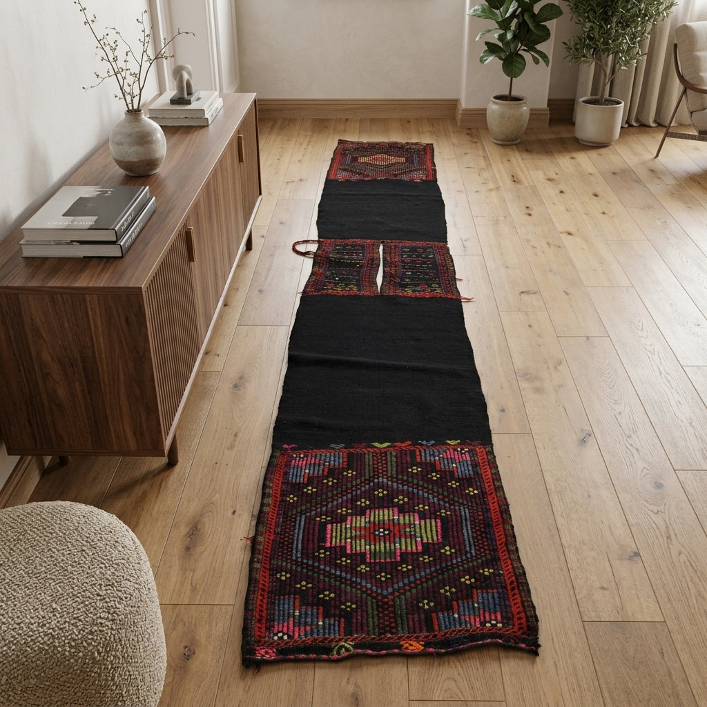 Oriental pattern on the Myrtodike vintage kilim runner rug – handwoven flatweave in Anatolia, Turkey