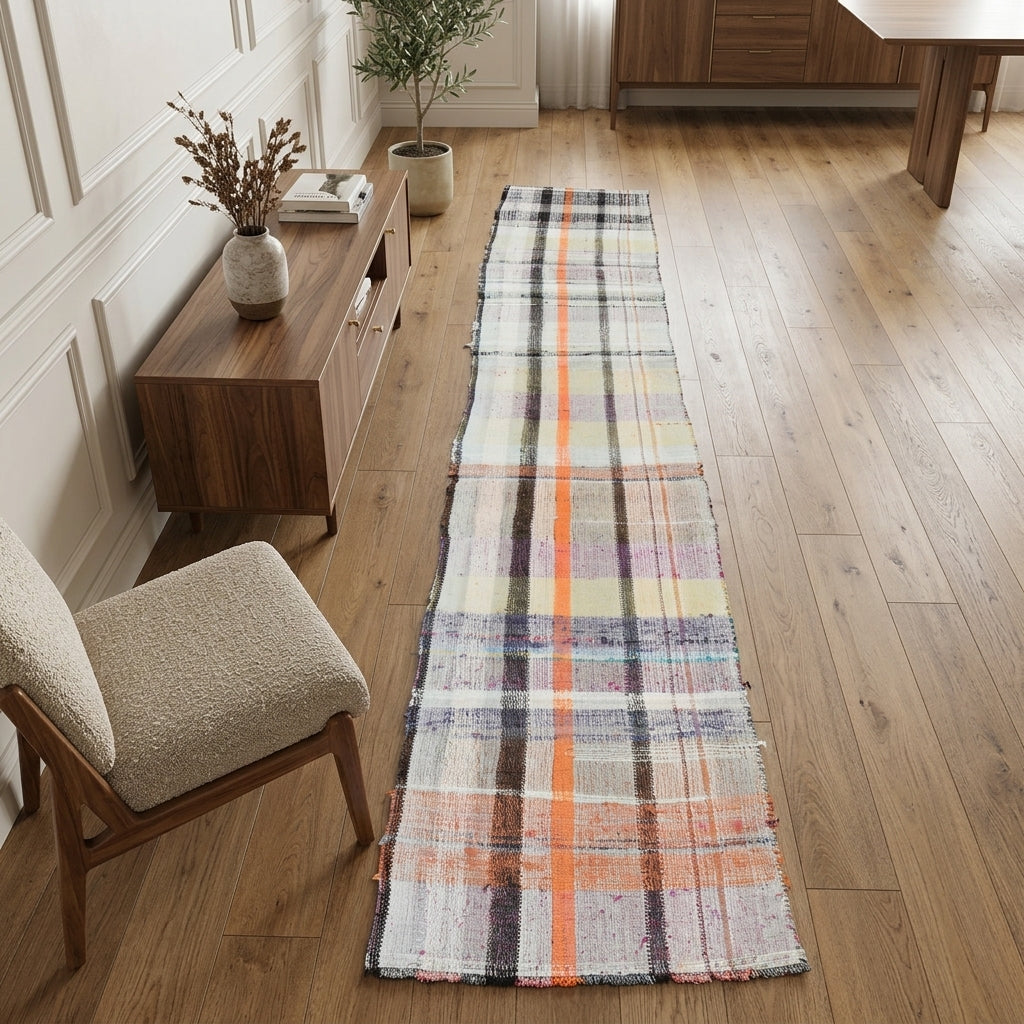 Oriental pattern on the Mehsema vintage kilim runner rug – handwoven flatweave in Anatolia, Turkey
