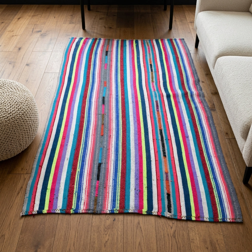 Striped pattern on the Sitarenihal vintage kilim rug – handwoven flatweave in Anatolia, Turkey