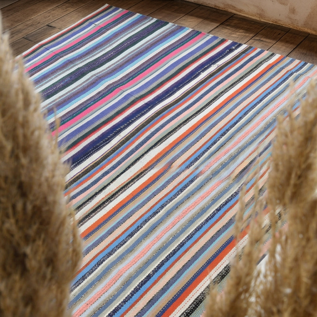 Striped pattern on the Hespertima vintage kilim rug – handwoven flatweave in Anatolia, Turkey