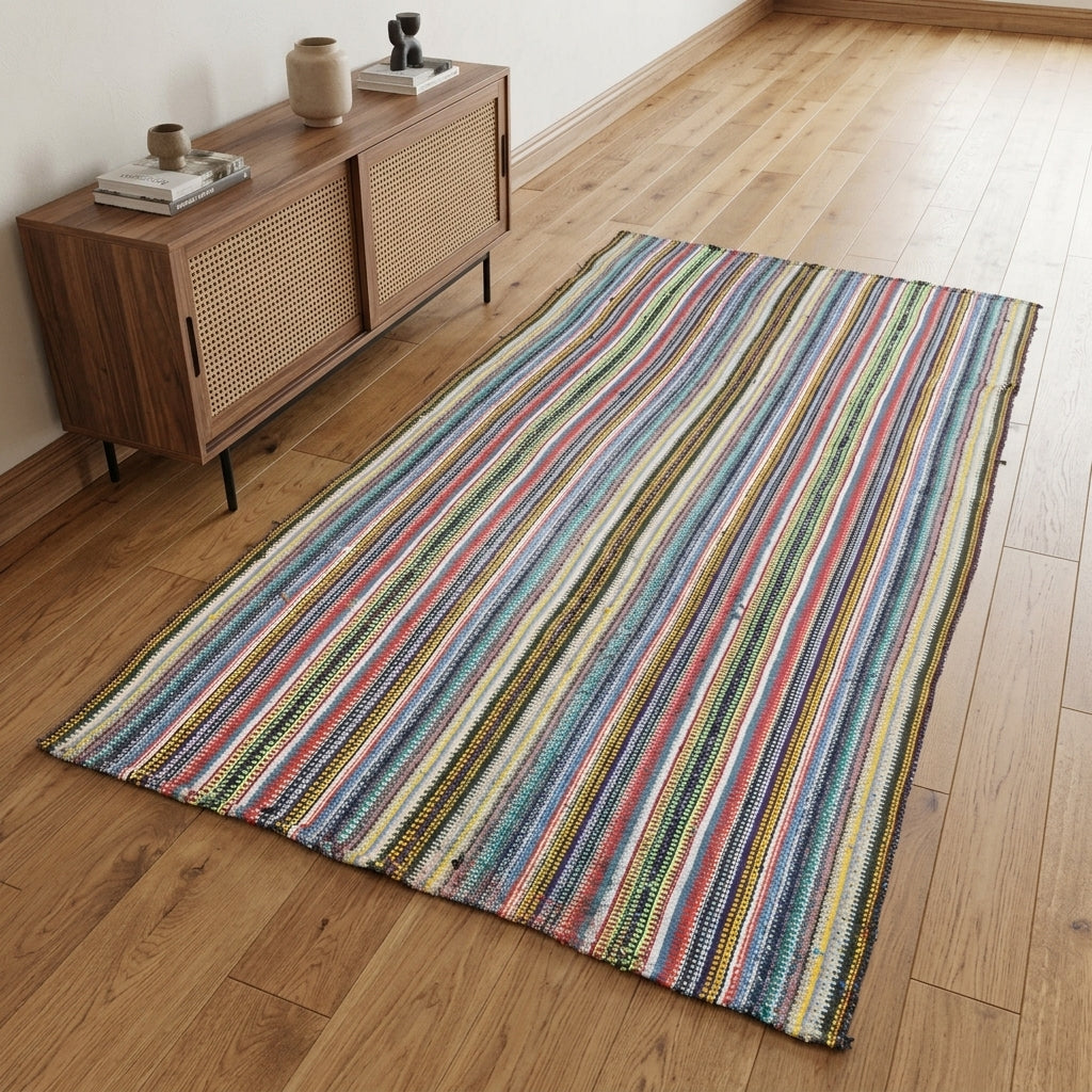 Striped pattern on the Thyene vintage kilim rug – handwoven flatweave in Anatolia, Turkey