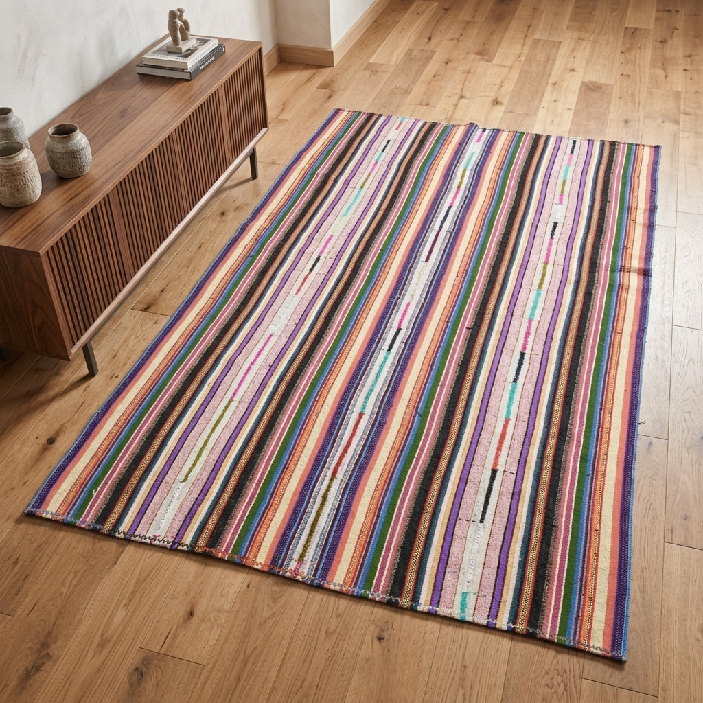 Striped pattern on the Pyrrozoe vintage kilim rug – handwoven flatweave in Anatolia, Turkey