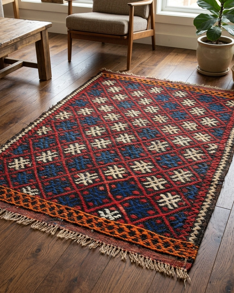Geometric pattern on the Sitareruh vintage kilim rug – handwoven flatweave in Anatolia, Turkey