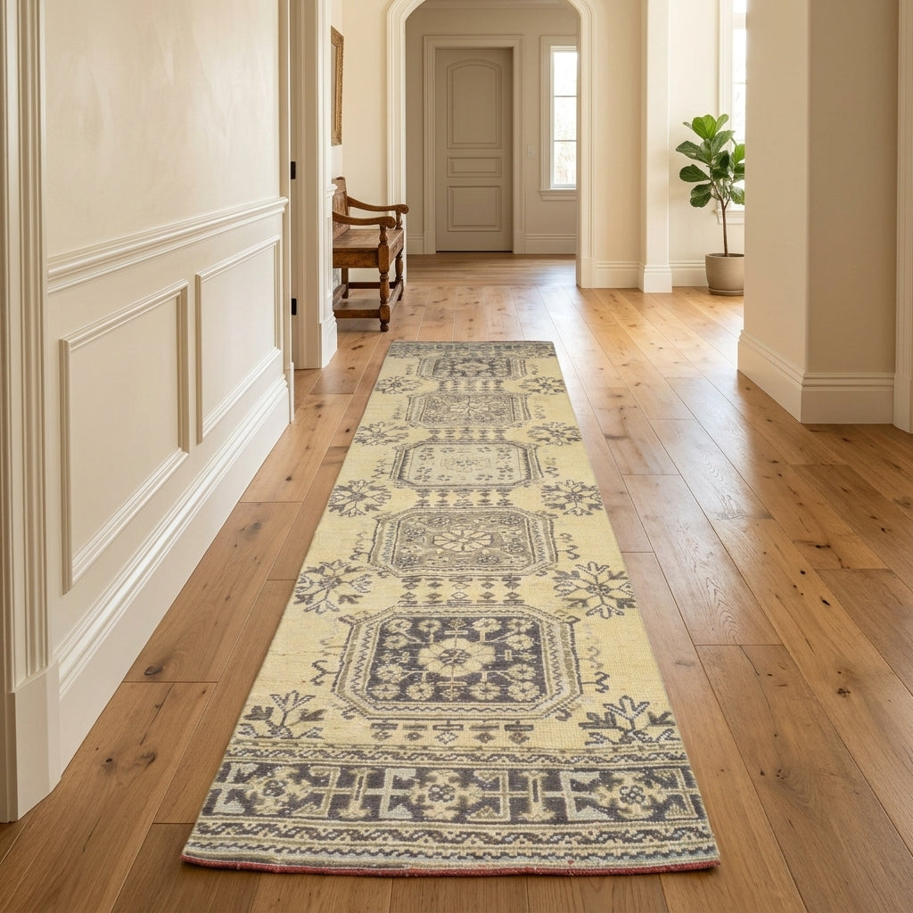 Floral pattern on the Gulale vintage runner rug – handmade in Anatolia, Turkey