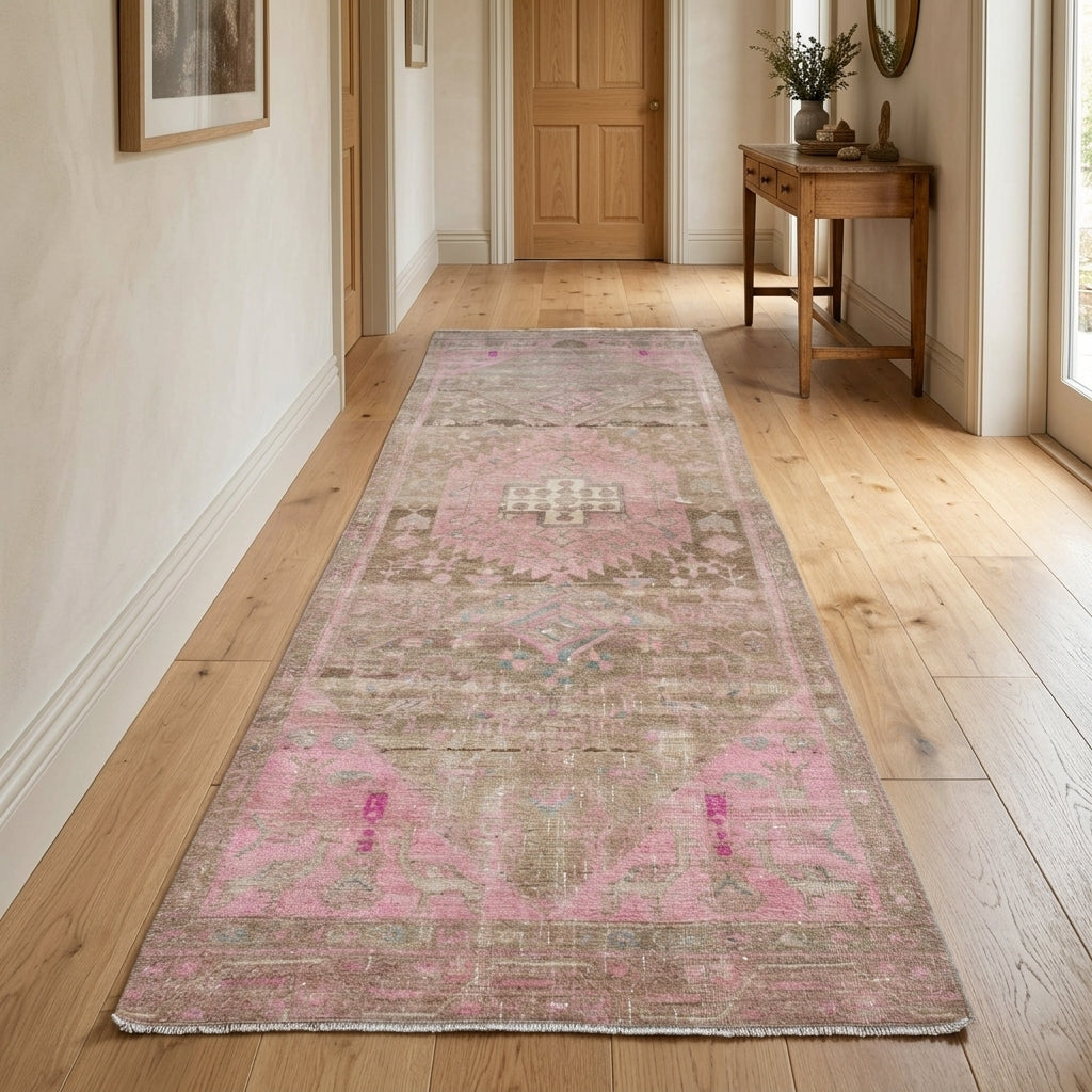 Abstract pattern on the Fundadil vintage runner rug – handmade in Anatolia, Turkey
