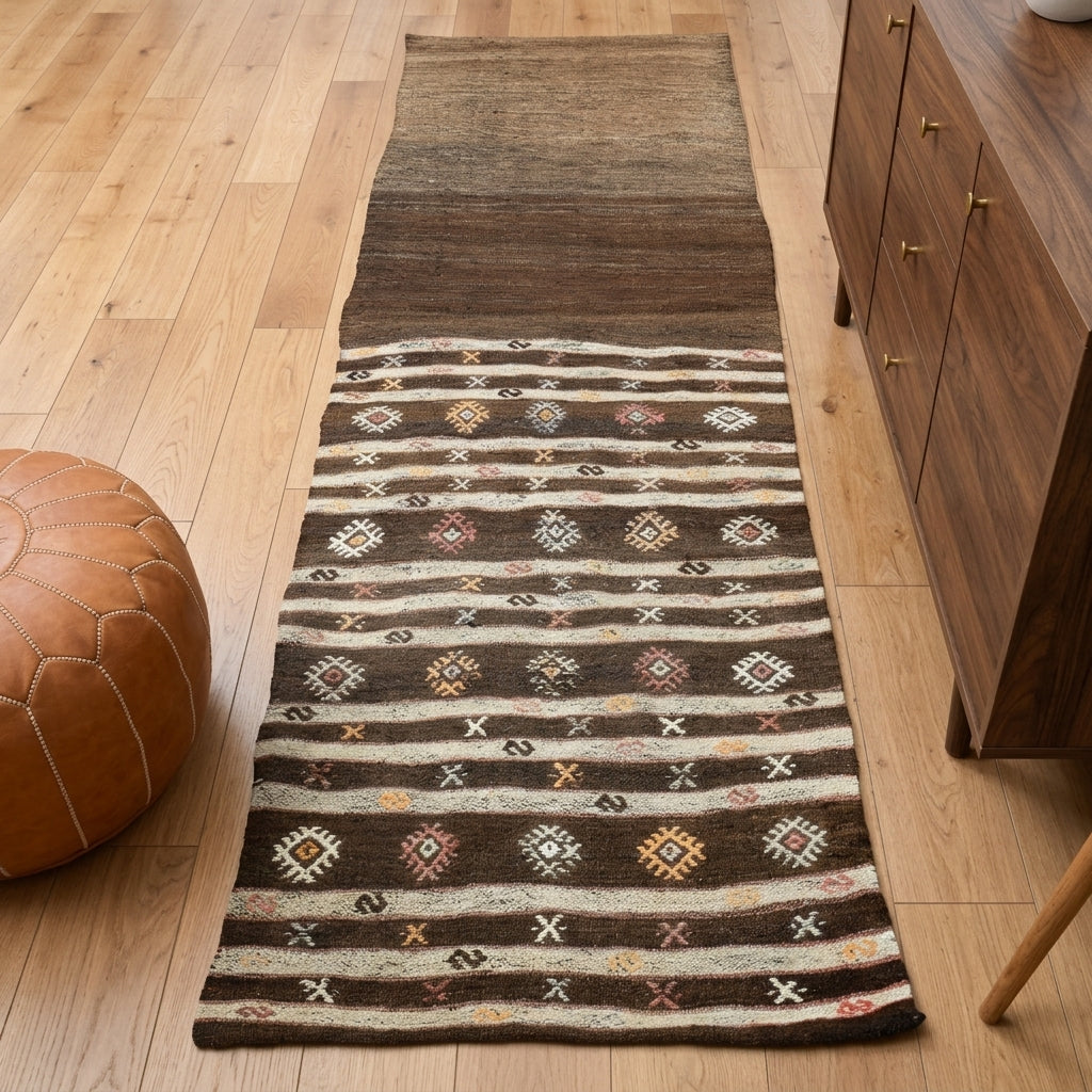 Ikat pattern on the Iliokrateia vintage kilim runner rug – handwoven flatweave in Anatolia, Turkey